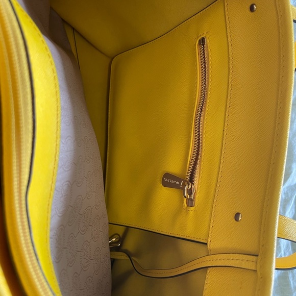 Michael Kors Jet Set Saffiano Tote Yellow - Picture 5 of 9
